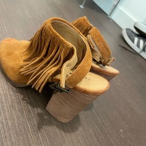 “camel brown” colored lucky brand shoe